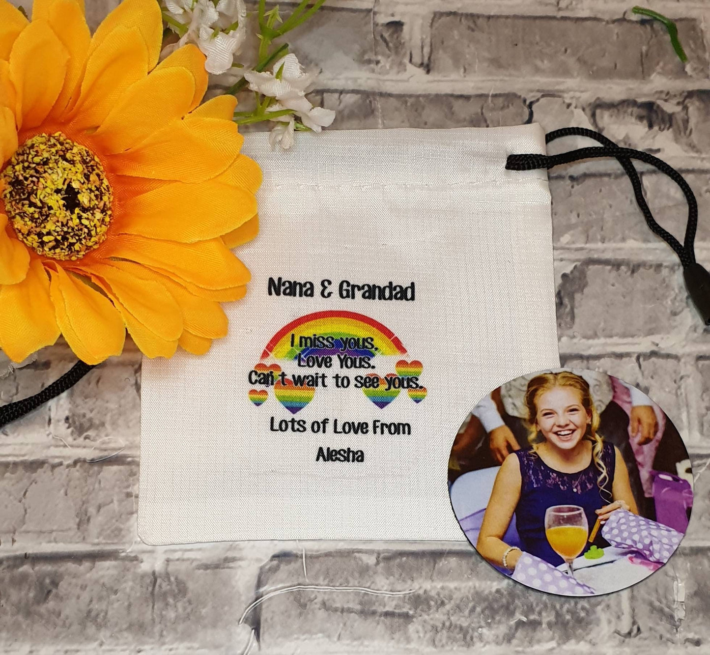 Photo fridge magnet with personlaised gift bag