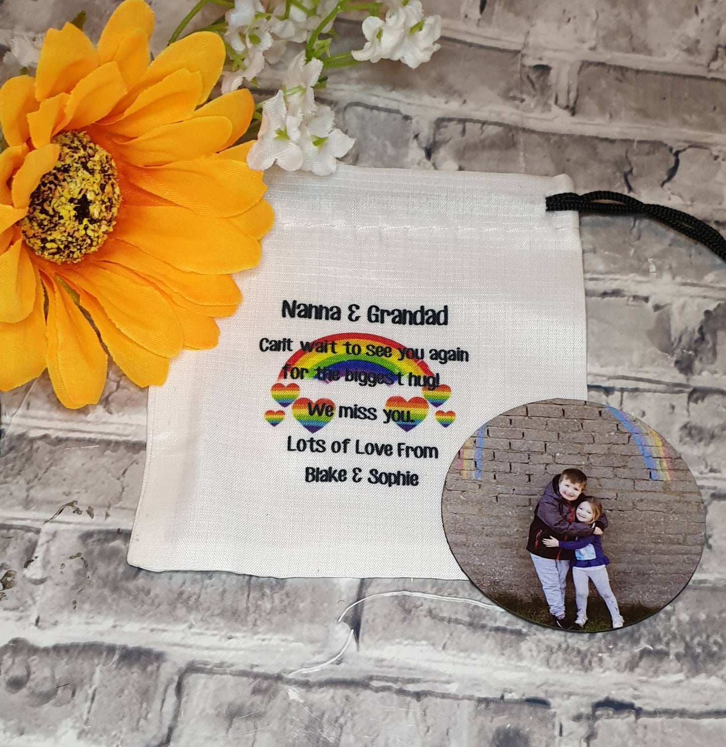 Photo fridge magnet with personlaised gift bag